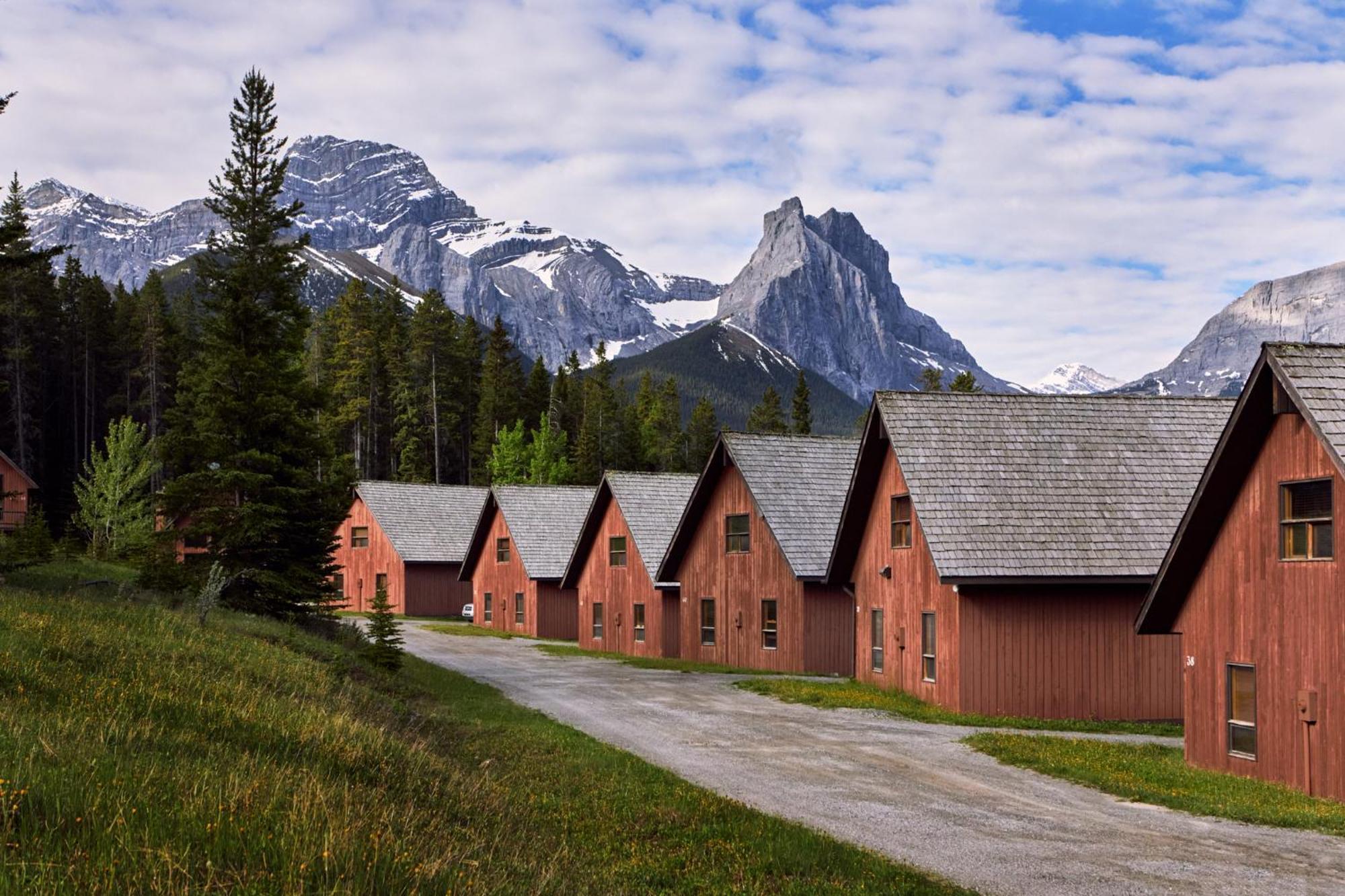 Banff Gate Mountain Resort Канмор Экстерьер фото